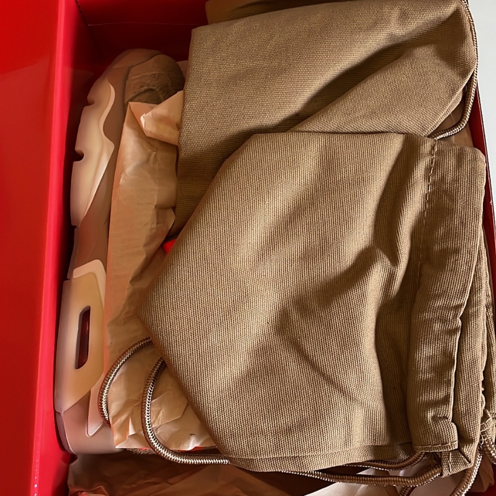 AJ6 x Travis Scott “British Khaki”  Size 6 Y